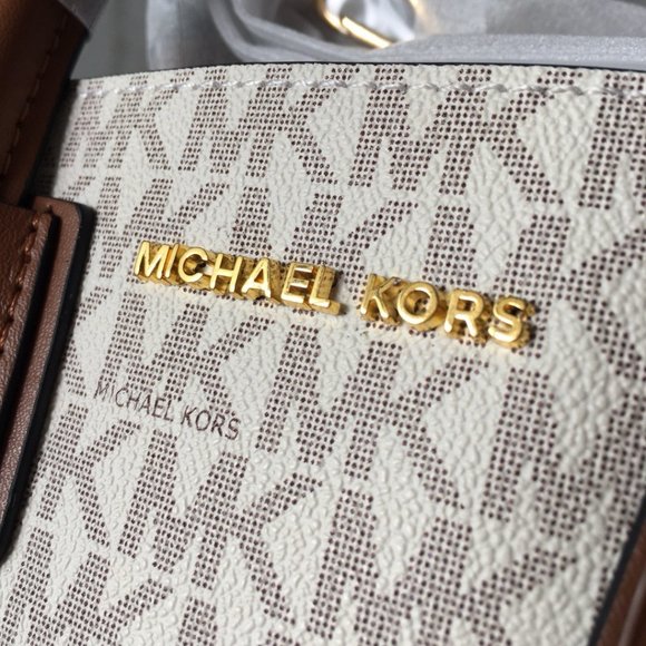 💎 Michael Kors Metal Logo Totes Silver tone hardware 💎 - Picture 5 of 9